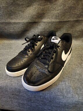 Men's Size 10.5 Nike Court Vision Black/White Low Top Lace Up Sneakers